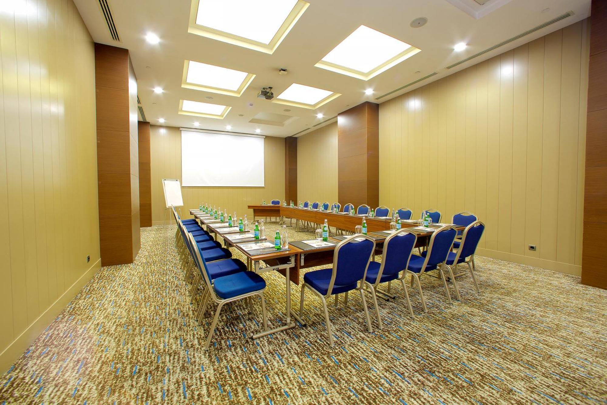Ramada By Wyndham Istanbul Merter Exterior foto Meeting room