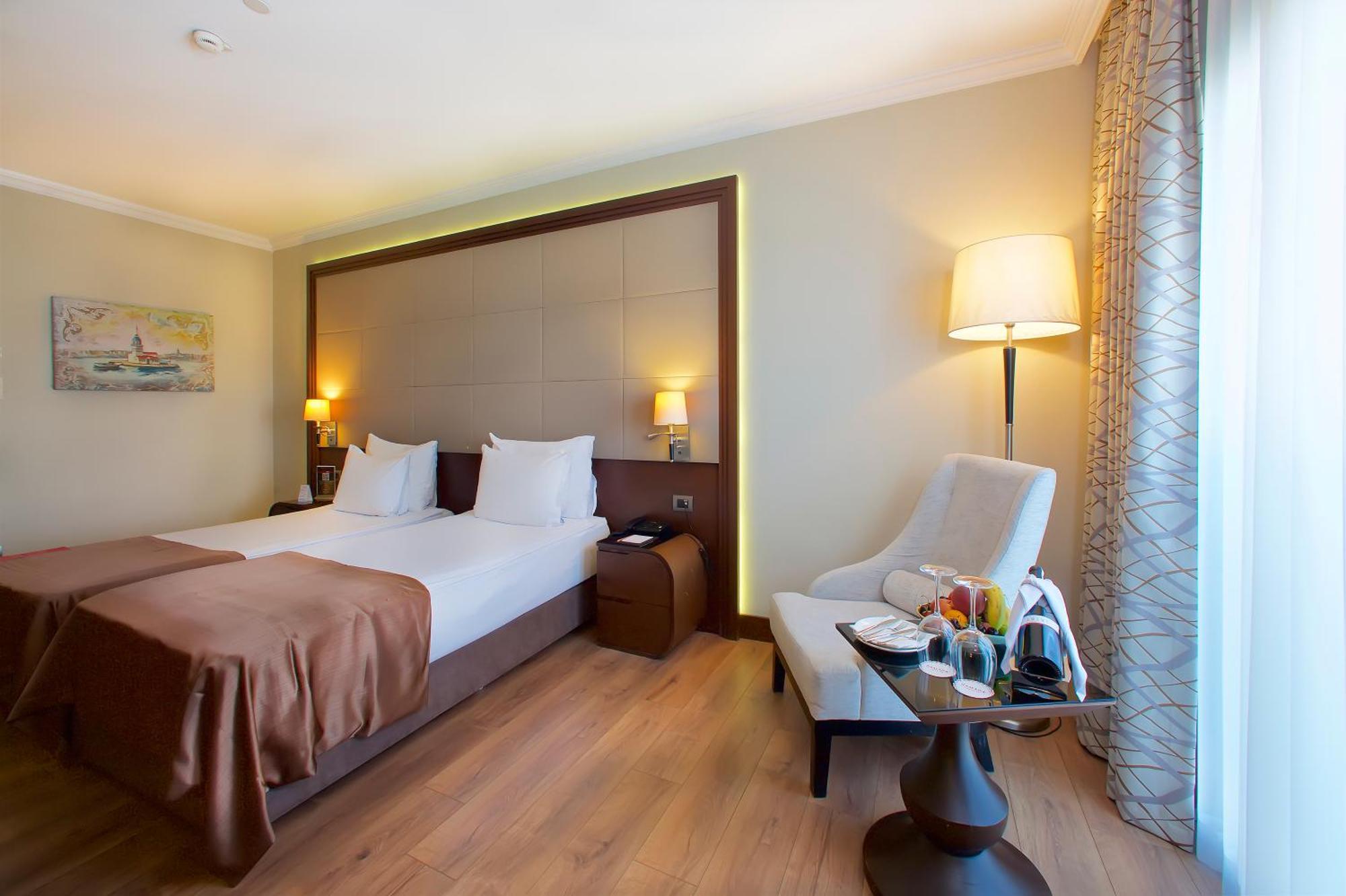 Ramada By Wyndham Istanbul Merter Exterior foto A room at the hotel