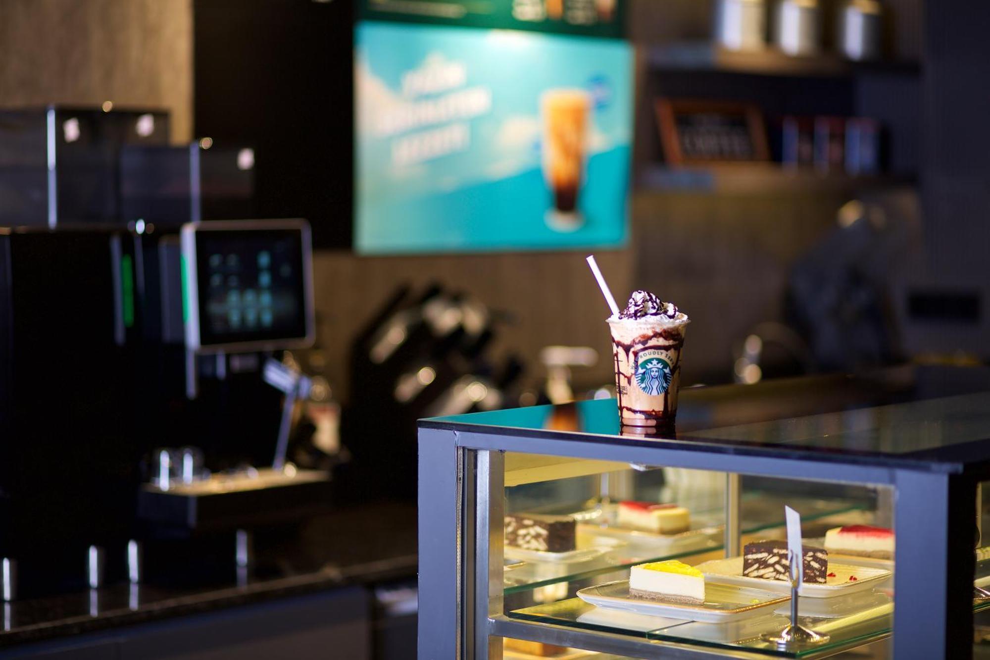Ramada By Wyndham Istanbul Merter Exterior foto A Frappuccino