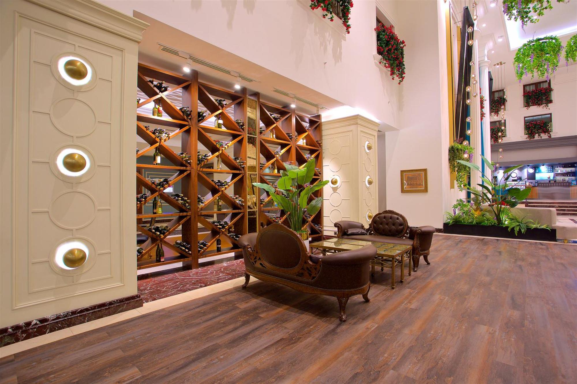 Ramada By Wyndham Istanbul Merter Exterior foto Lobby