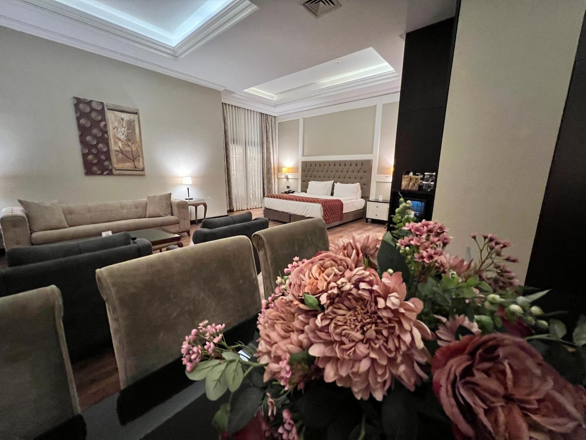 Ramada By Wyndham Istanbul Merter Exterior foto Suite